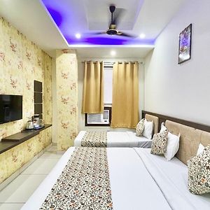 Hotel Premium B K Near Railway Station - Fully Air Conditioned Rooms With Wifi-Lift And Restaurant - A Top Premium Hotel In Haridwar